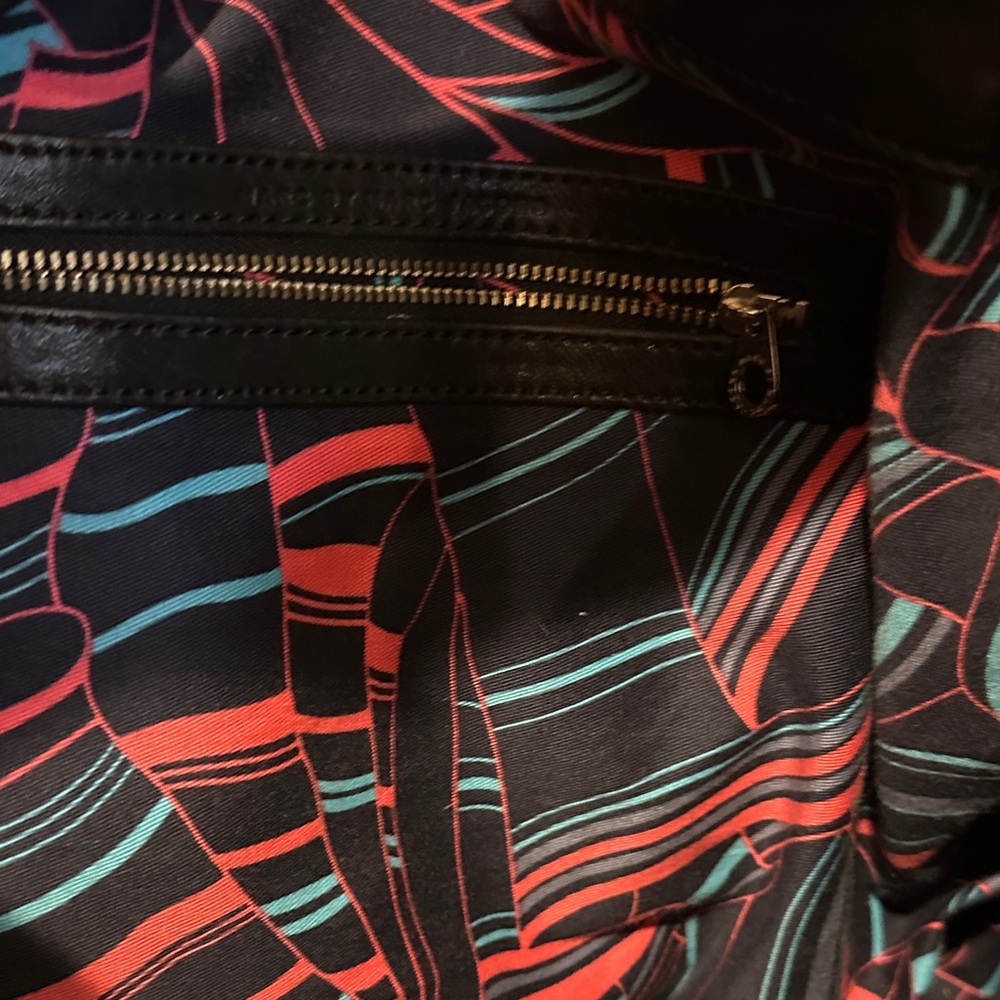 Chic Black Leather Shoulder Bag - Picture 7 of 13